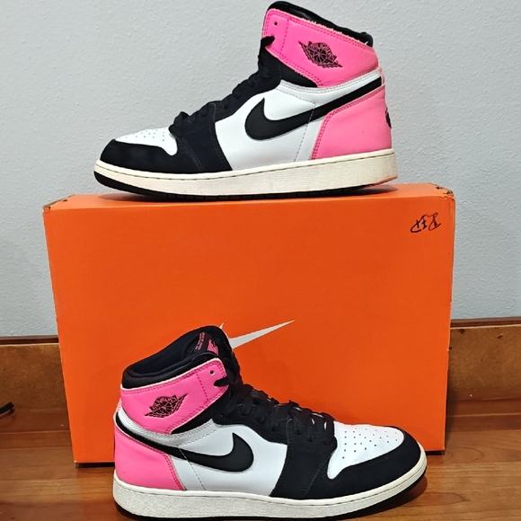 Jordan 1 Retro Valentine's Day (2017) (GS) - Picture 1 of 15